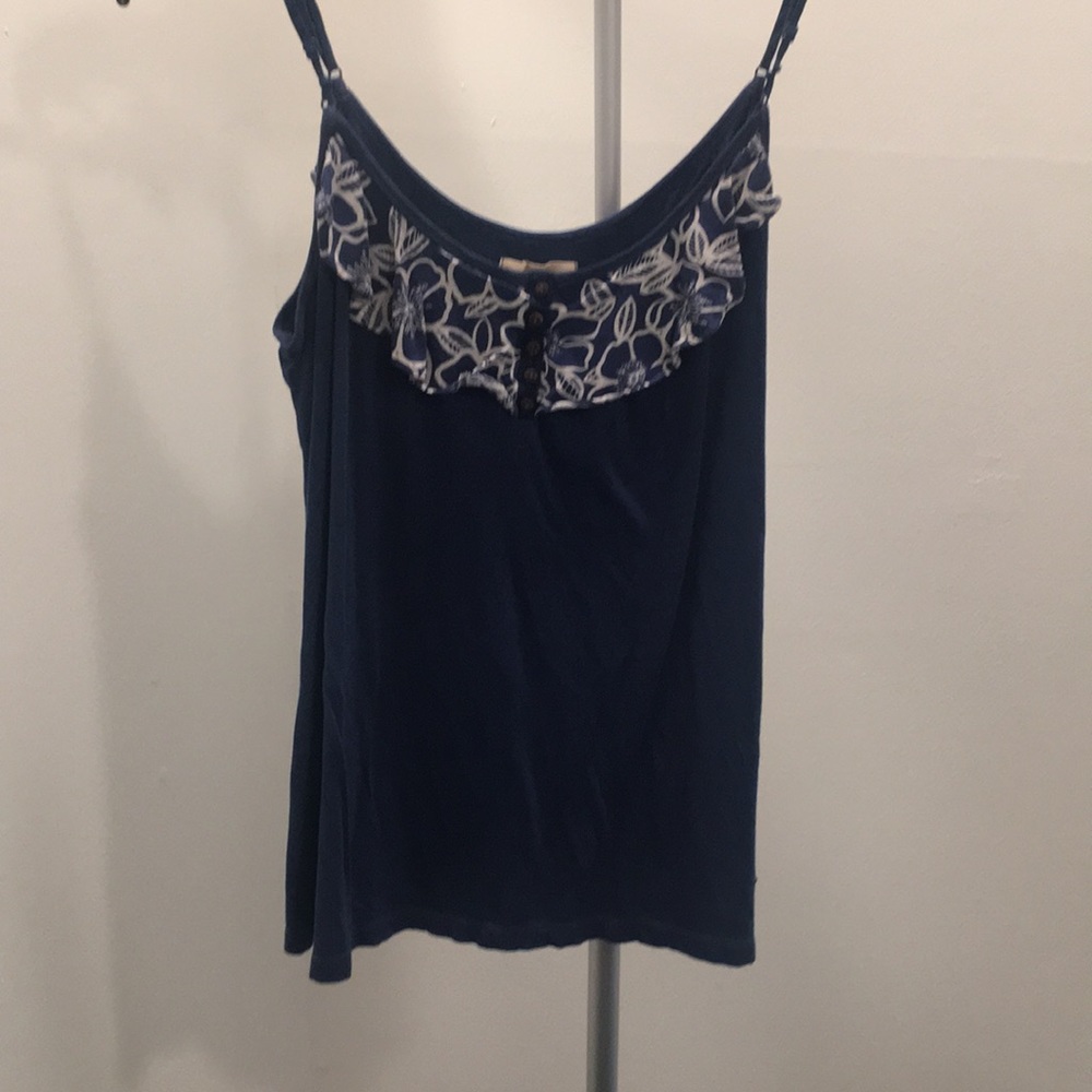 Blue tank flower neck